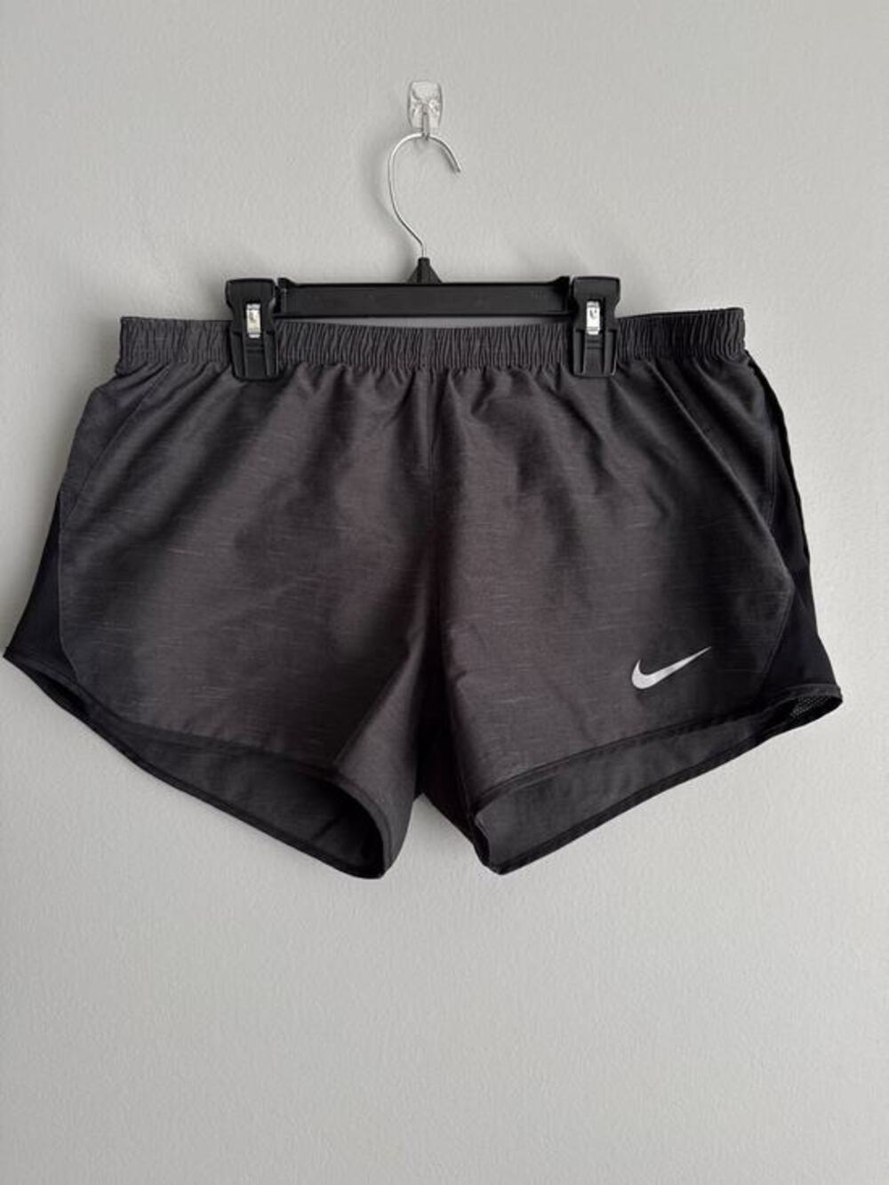 Nike Dri-Fit Black Tempo Running Shorts Women M Athleisure Gym Sporty Chic Lined